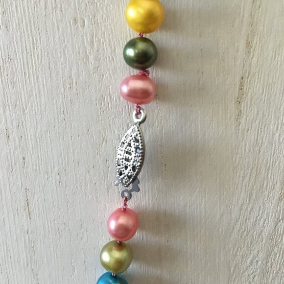 Hand Knotted Multicolor Cultured Freshwater Pearl Necklace - Picture 3 of 3